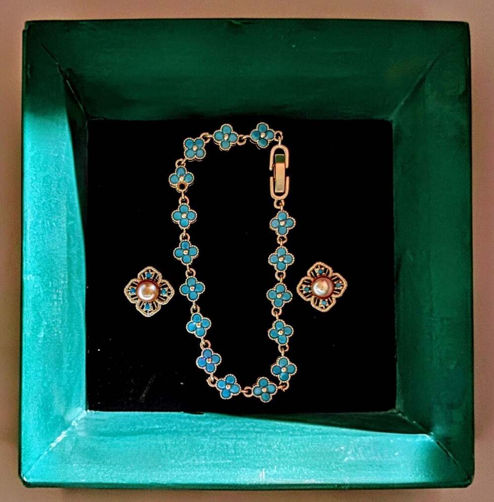 Clover Link Bracelet and Stud Earrings Set with Turquoise and Pearls in 925 Ster